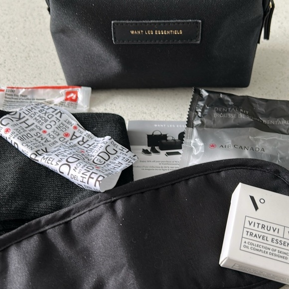 Want Les Essentials Signature Travel Kit NEW - Picture 4 of 8